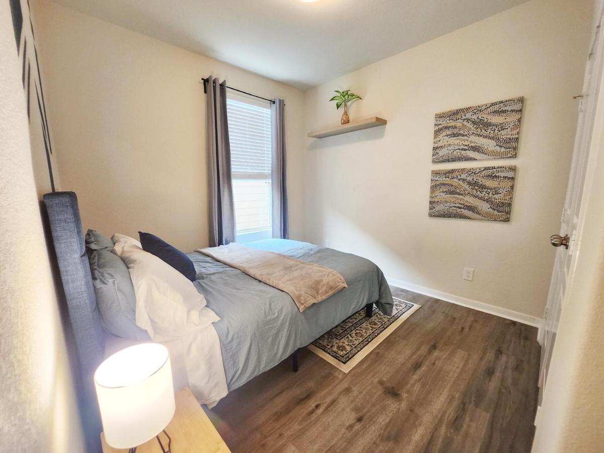 4 Bedroom Home Near Downtown Med Center Nrg Stadium Pearland Skyview Long By Ion Rentals Houston Eksteriør bilde