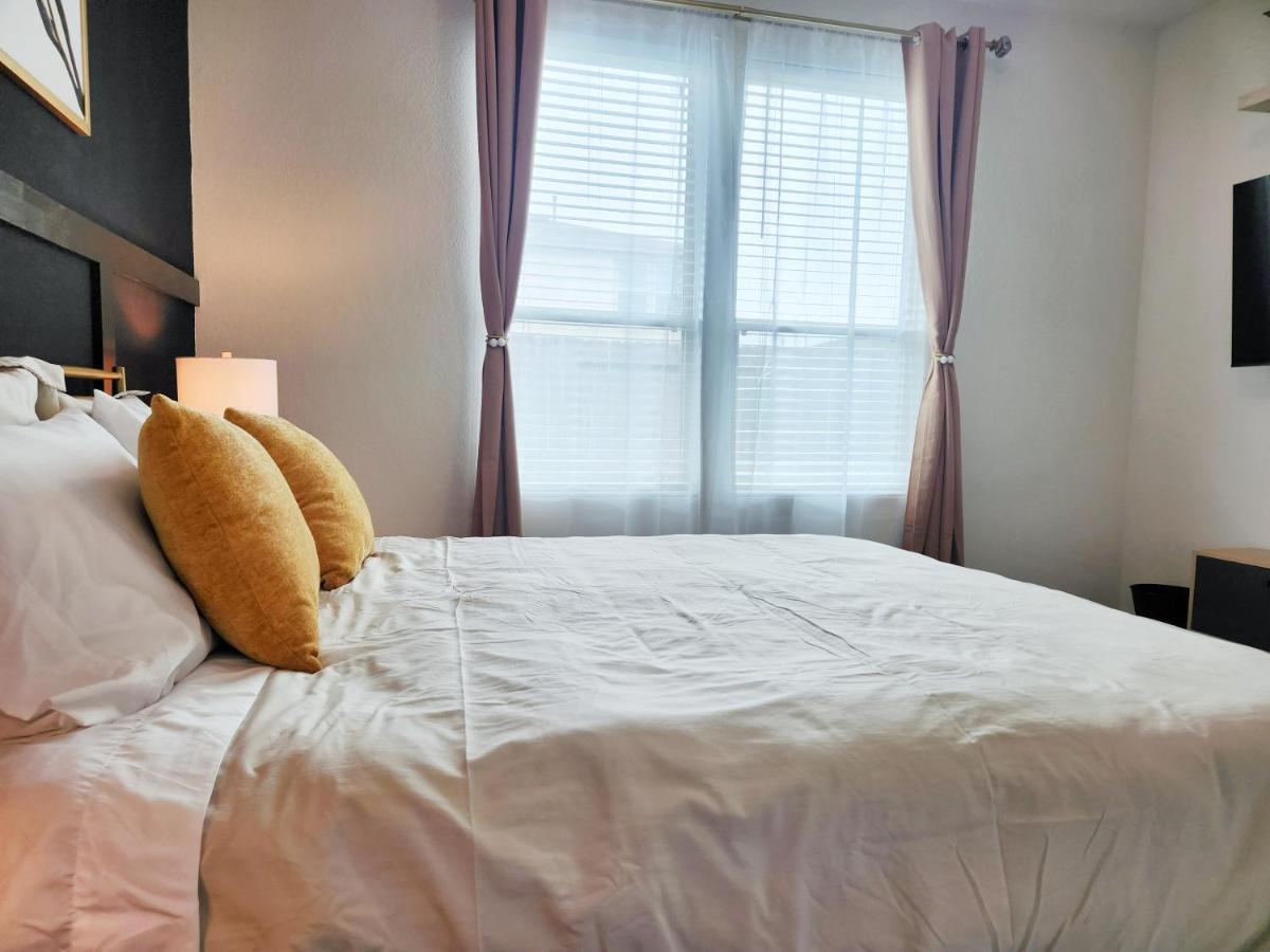 4 Bedroom Home Near Downtown Med Center Nrg Stadium Pearland Skyview Long By Ion Rentals Houston Eksteriør bilde