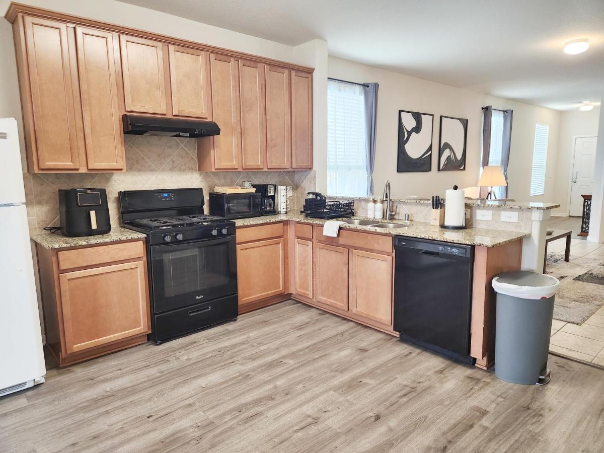 4 Bedroom Home Near Downtown Med Center Nrg Stadium Pearland Skyview Long By Ion Rentals Houston Eksteriør bilde