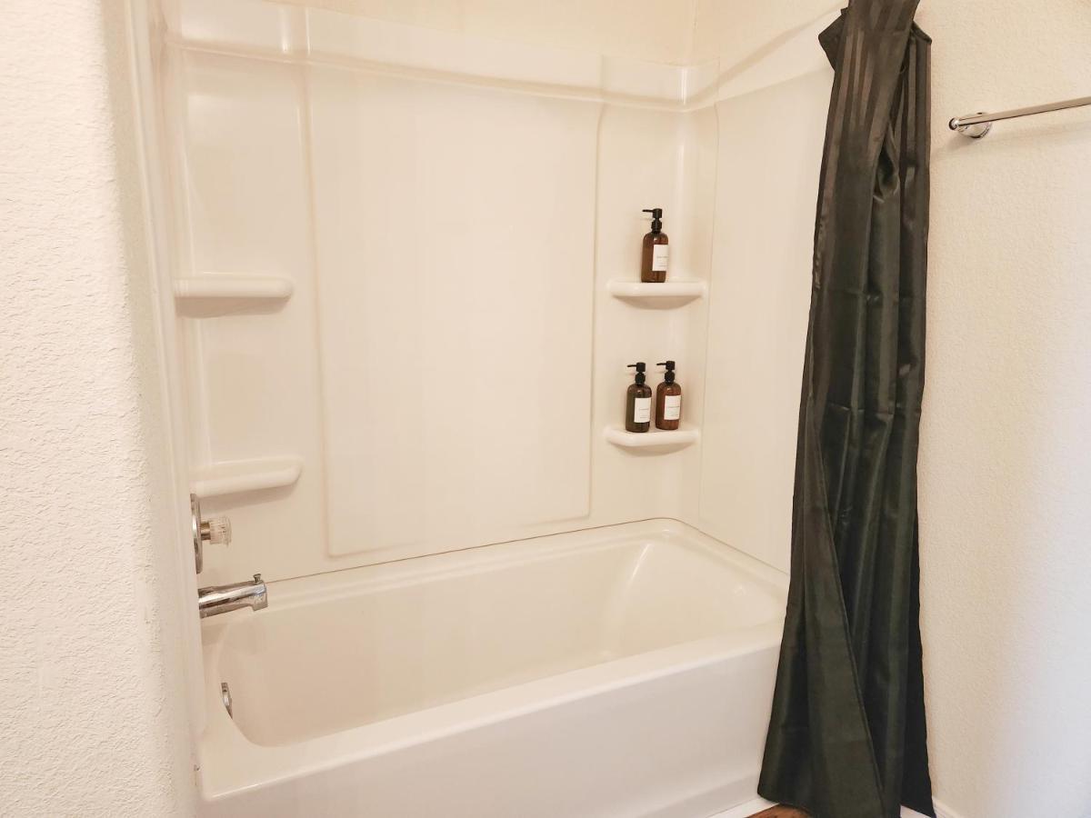 4 Bedroom Home Near Downtown Med Center Nrg Stadium Pearland Skyview Long By Ion Rentals Houston Eksteriør bilde